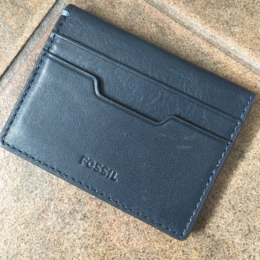 Magnetic clasp card case